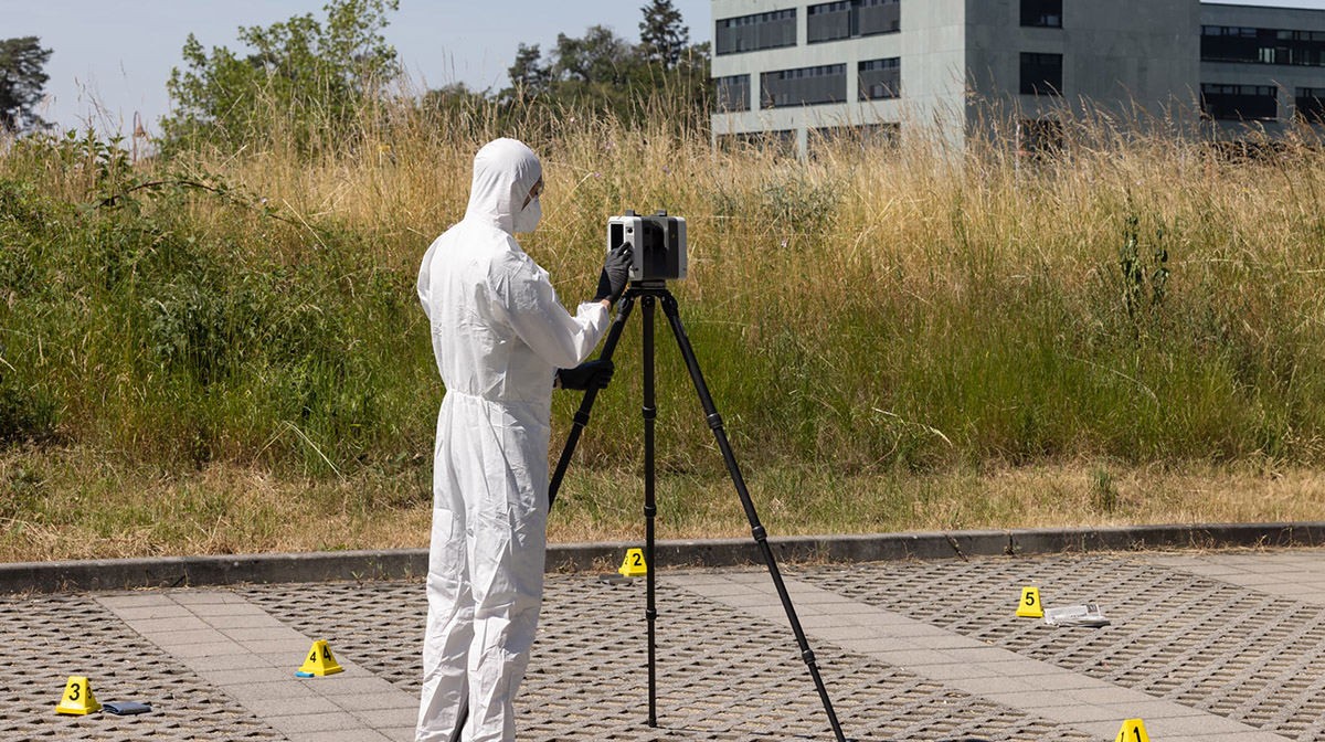 <b>法医刑侦</b>——调查人员可快速记录完整案发现场和证据，无线便携的Ray II开启了刑侦调查新时代。